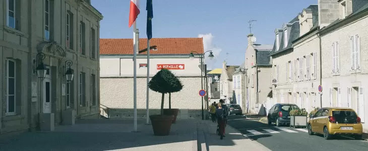 Parvis d'une mairie